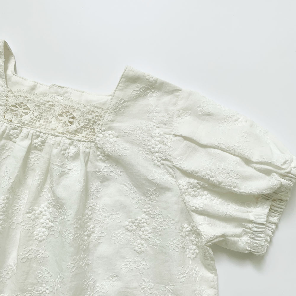 Girls Square Neck Puff Sleeve Lace Back-Buttoned Blouses