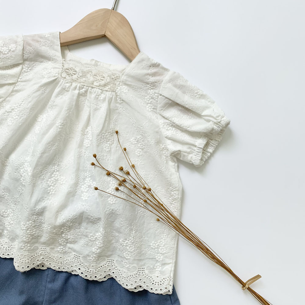 Girls Square Neck Puff Sleeve Lace Back-Buttoned Blouses