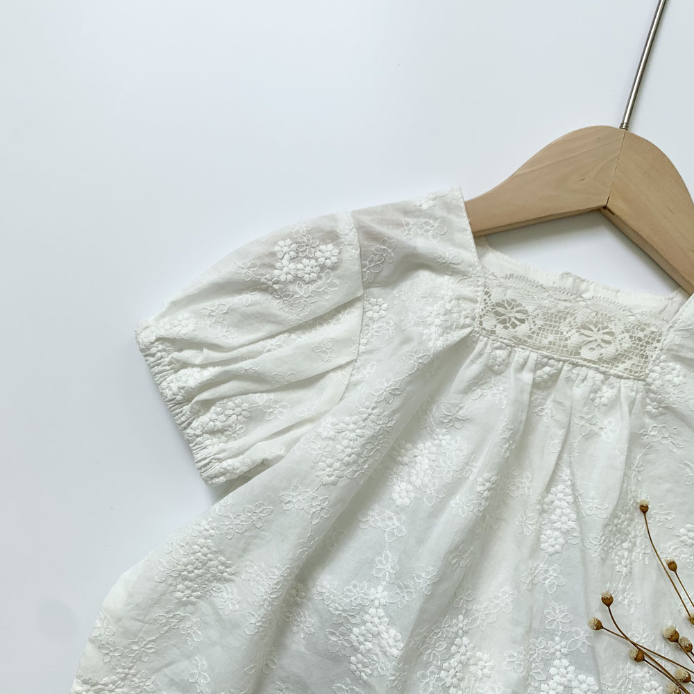 Girls Square Neck Puff Sleeve Lace Back-Buttoned Blouses