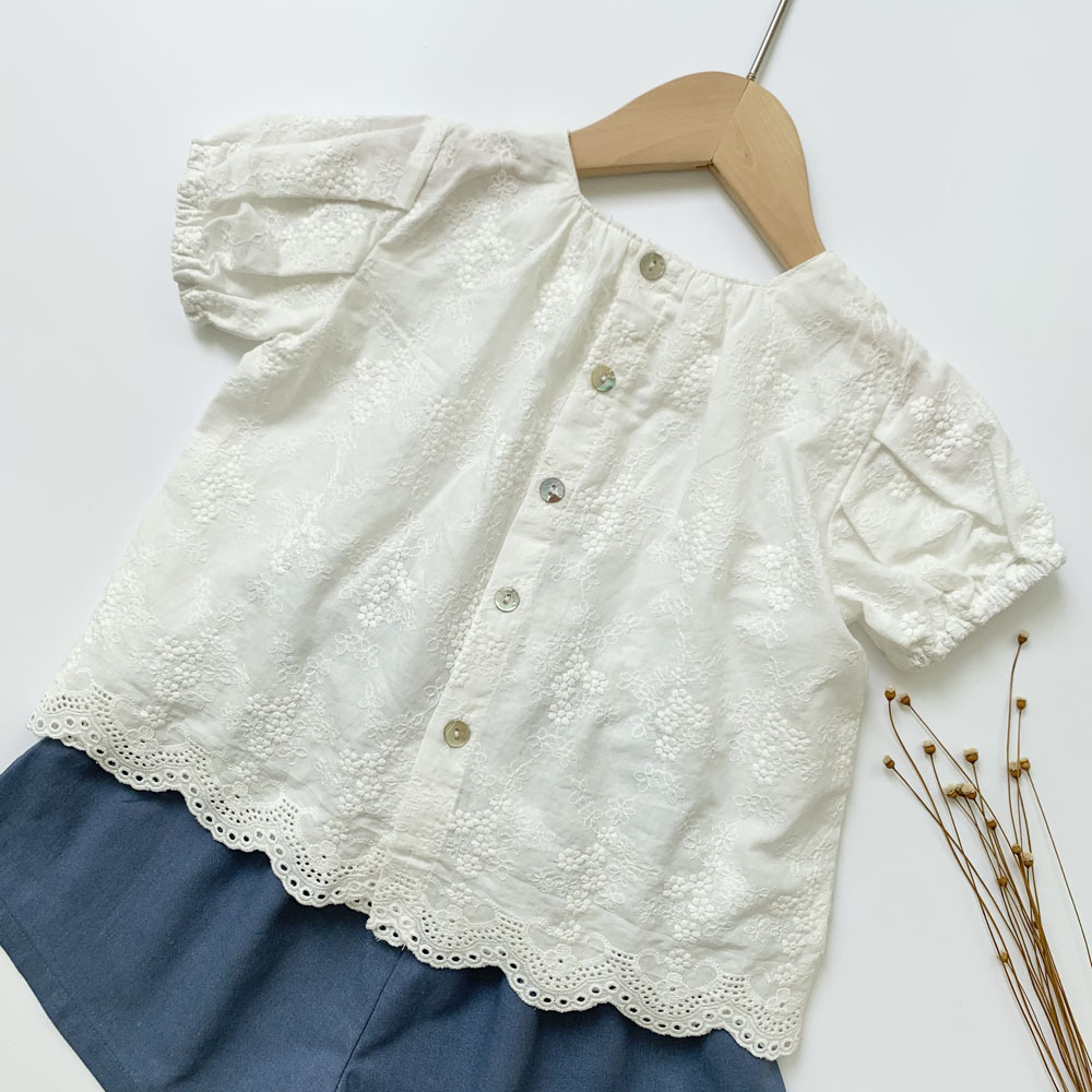 Girls Square Neck Puff Sleeve Lace Back-Buttoned Blouses