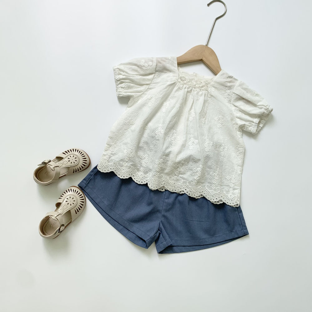 Girls Square Neck Puff Sleeve Lace Back-Buttoned Blouses