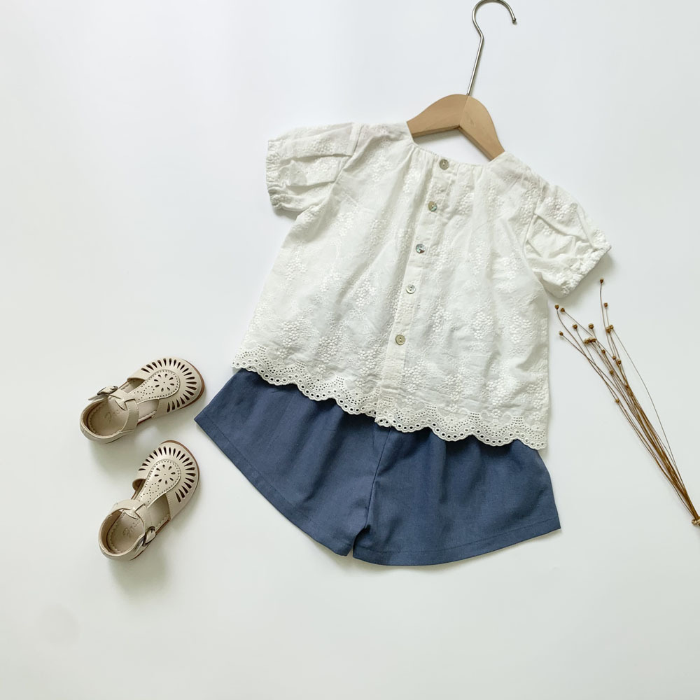 Girls Square Neck Puff Sleeve Lace Back-Buttoned Blouses