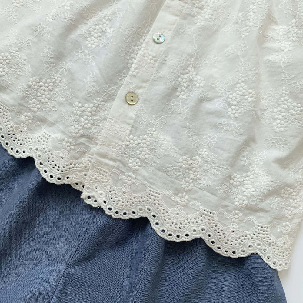 Girls Square Neck Puff Sleeve Lace Back-Buttoned Blouses
