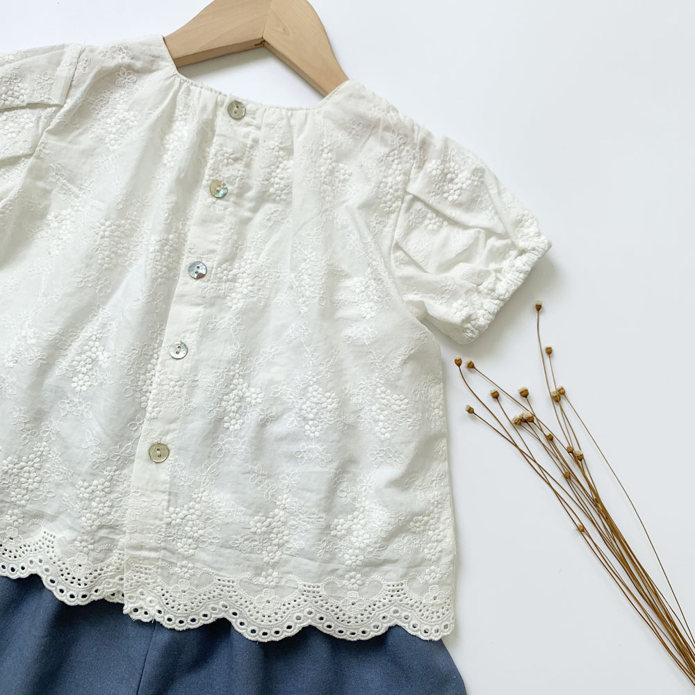 Girls Square Neck Puff Sleeve Lace Back-Buttoned Blouses