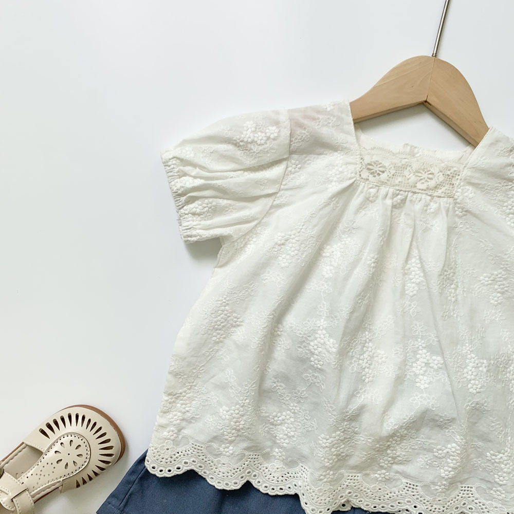 Girls Square Neck Puff Sleeve Lace Back-Buttoned Blouses