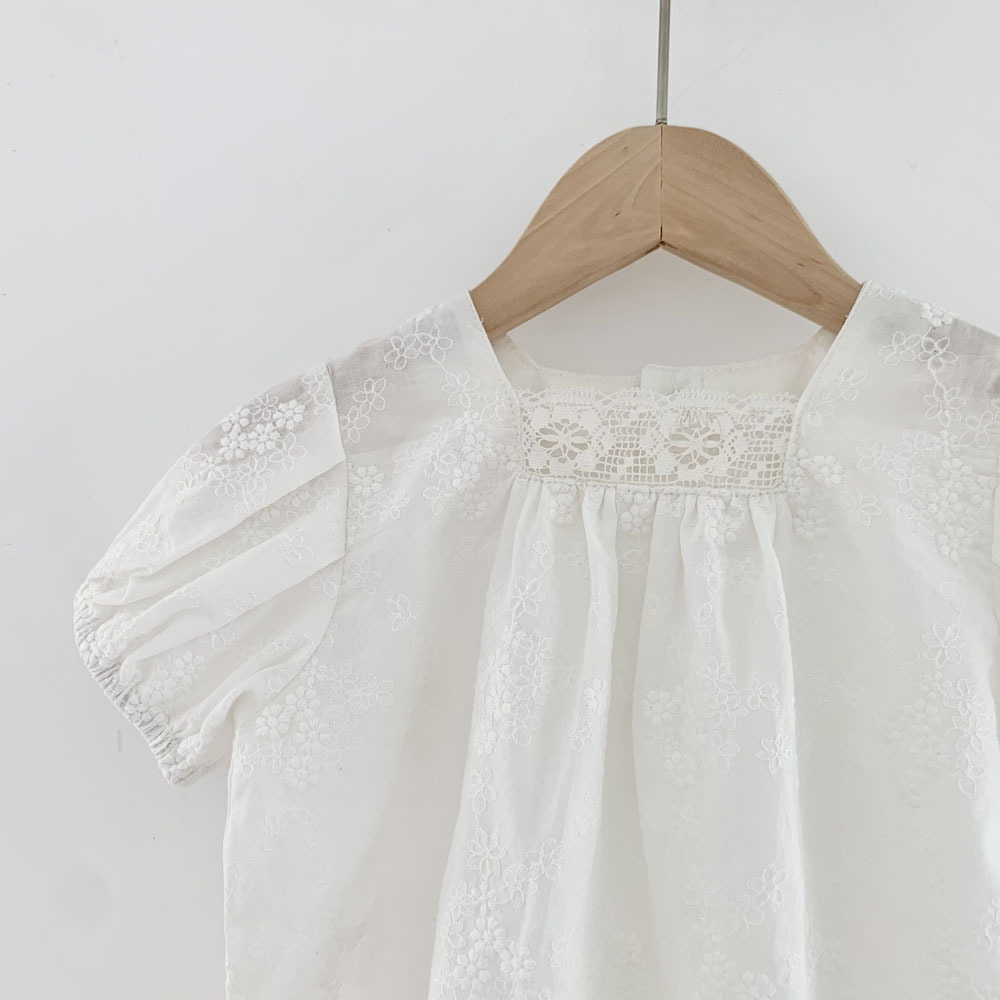 Girls Square Neck Puff Sleeve Lace Back-Buttoned Blouses